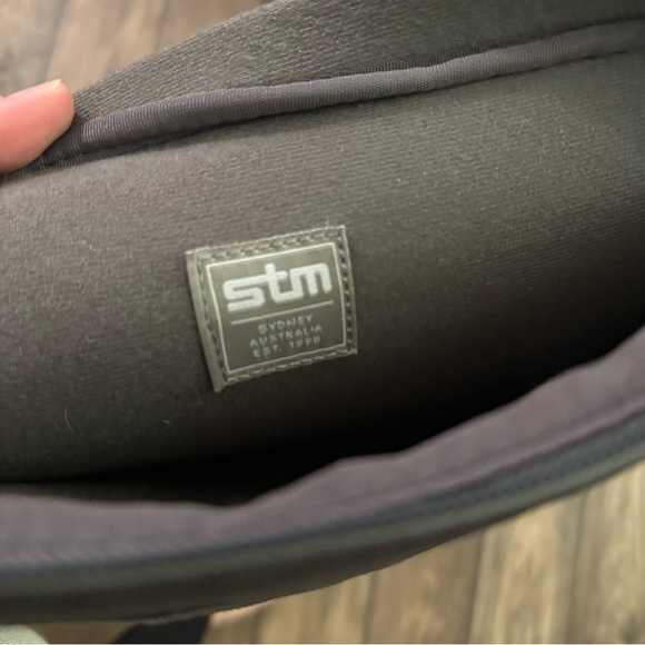 STM MYTH Laptop Sleeve - Picture 4 of 5